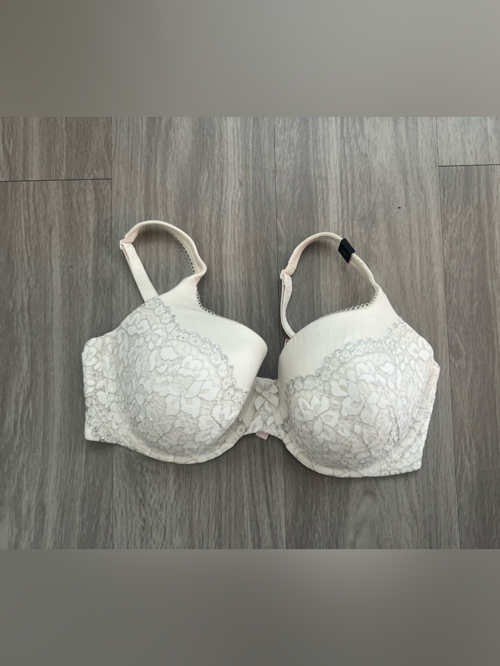 Victoria’s Secret Body by Victoria Ivory Lace Push Up Bra 36DD